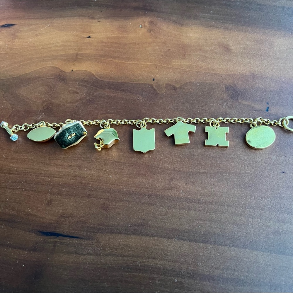 💙NEW Vintage Gold-Tone NFL Tampa Bay Buccaneers Football Charm Bracelet - Picture 8 of 12